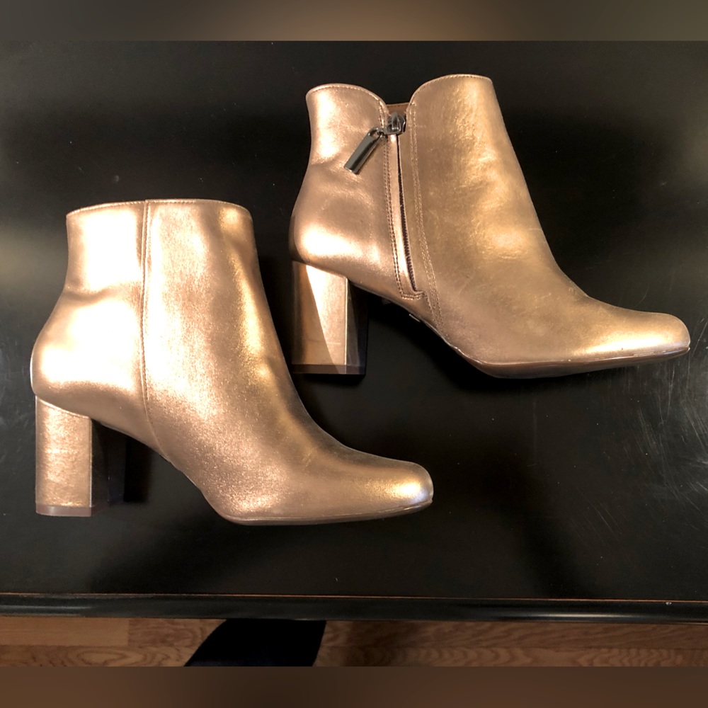 Wirth of Brazil Rose metallic Ankle Boot. Size: 8
